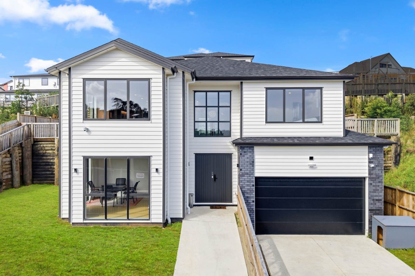 Builder’s Own Masterpiece with Gorgeous Views! — slide 4