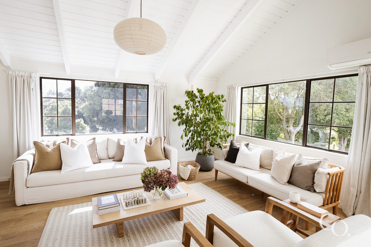 Striking Style, Simple Living — slide 1
