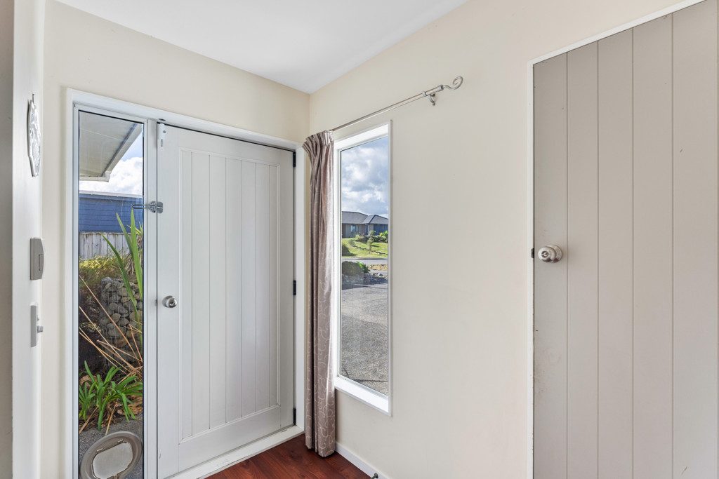 Sunny, Spacious Family Living - Be Quick — slide 2