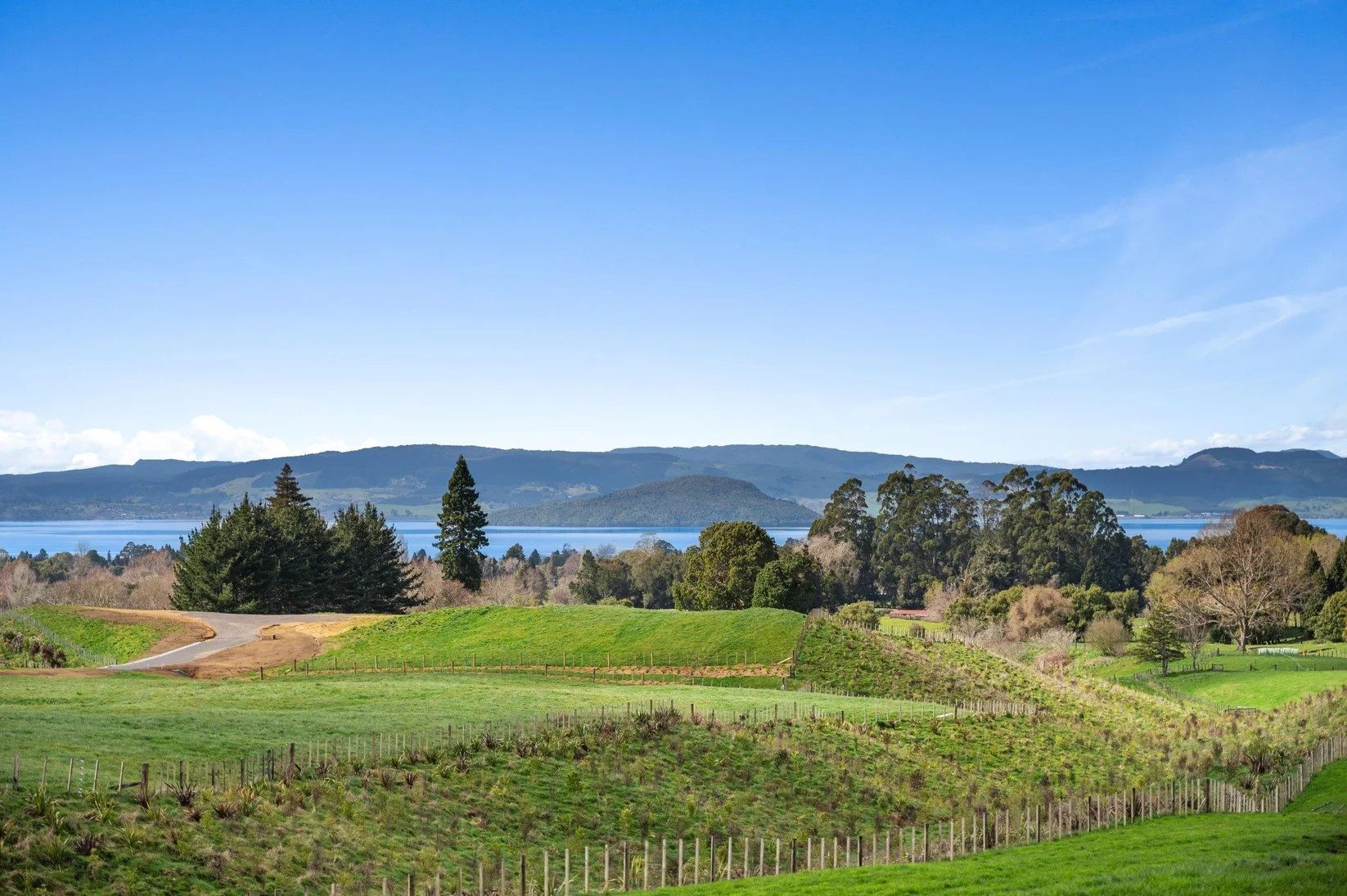 Premium Lifestyle 5 Bed Option with Lake Views — slide 2