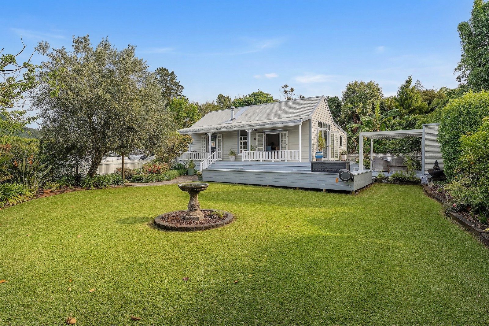 Fantail Cottage – Sleepout, Garage & Workspace — slide 2
