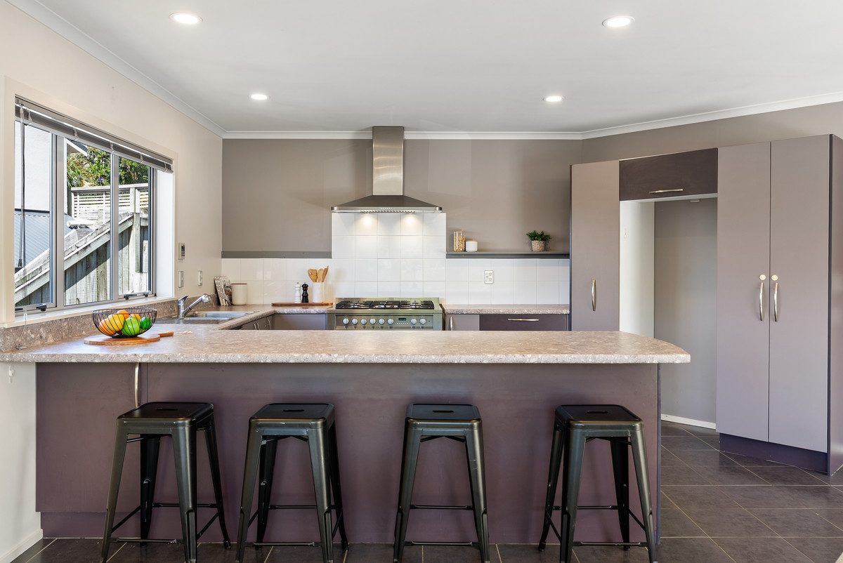 Smart, Easy-Care Design - BUY NOW $939k! — slide 1