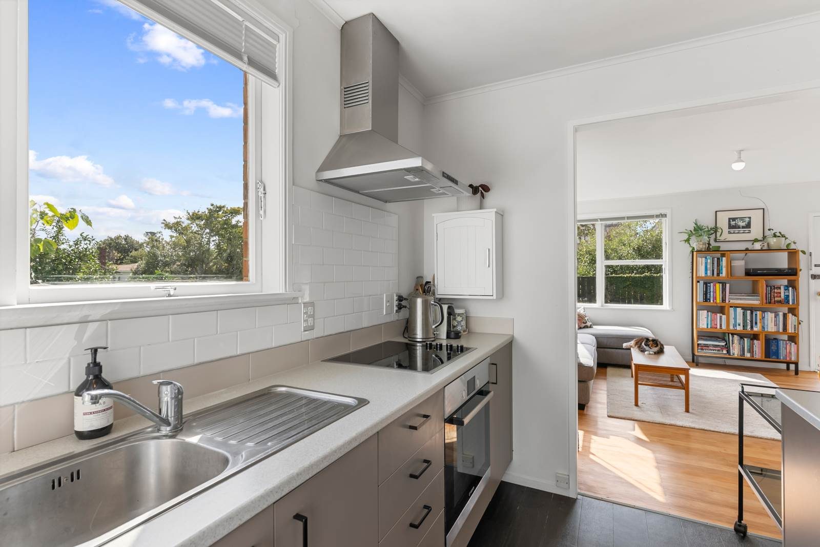 Sunny Private Oasis - Mt Albert's Best! — slide 7