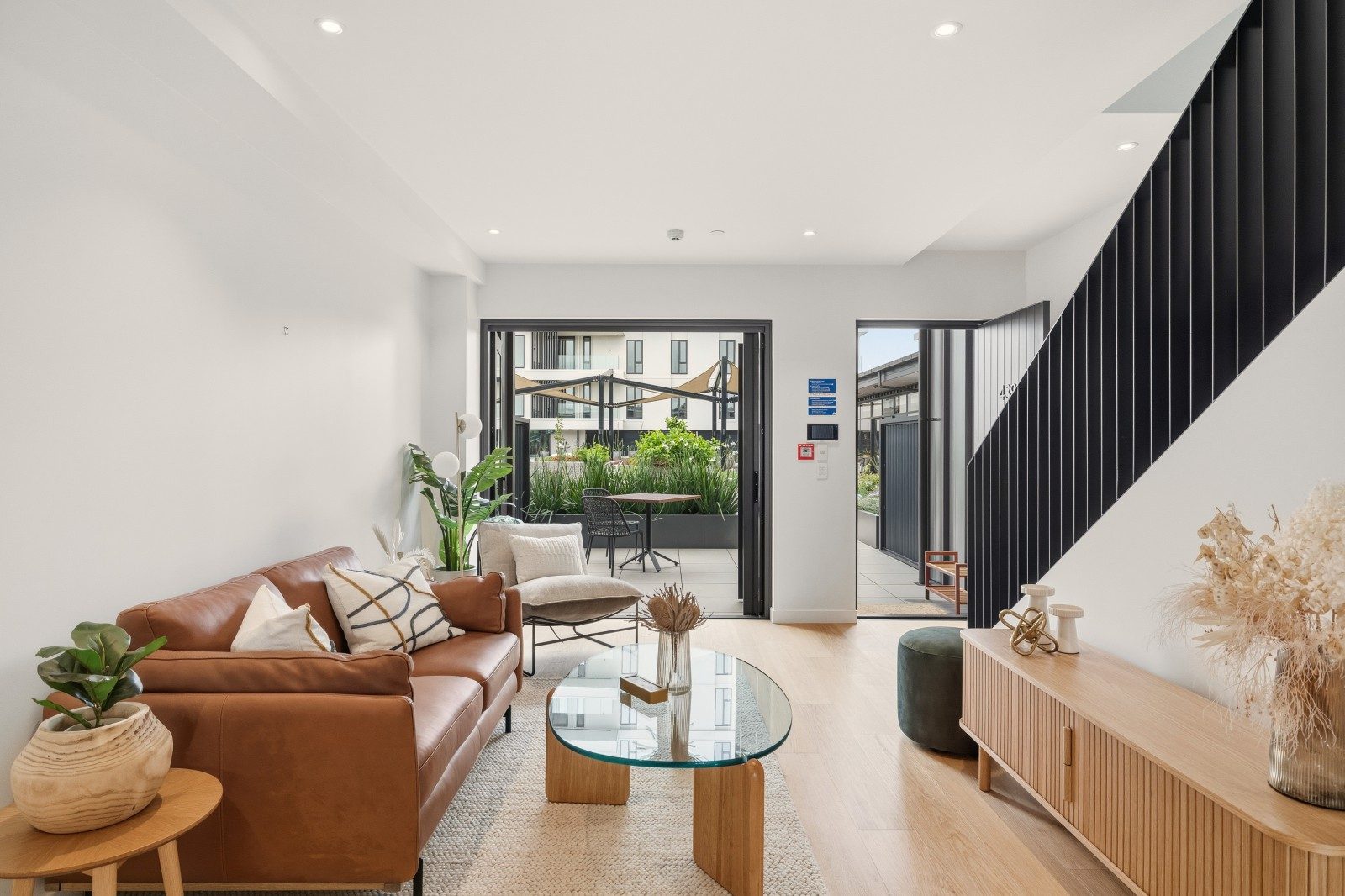 Brand New Garden Villa at Elizabeth Towers! — slide 8
