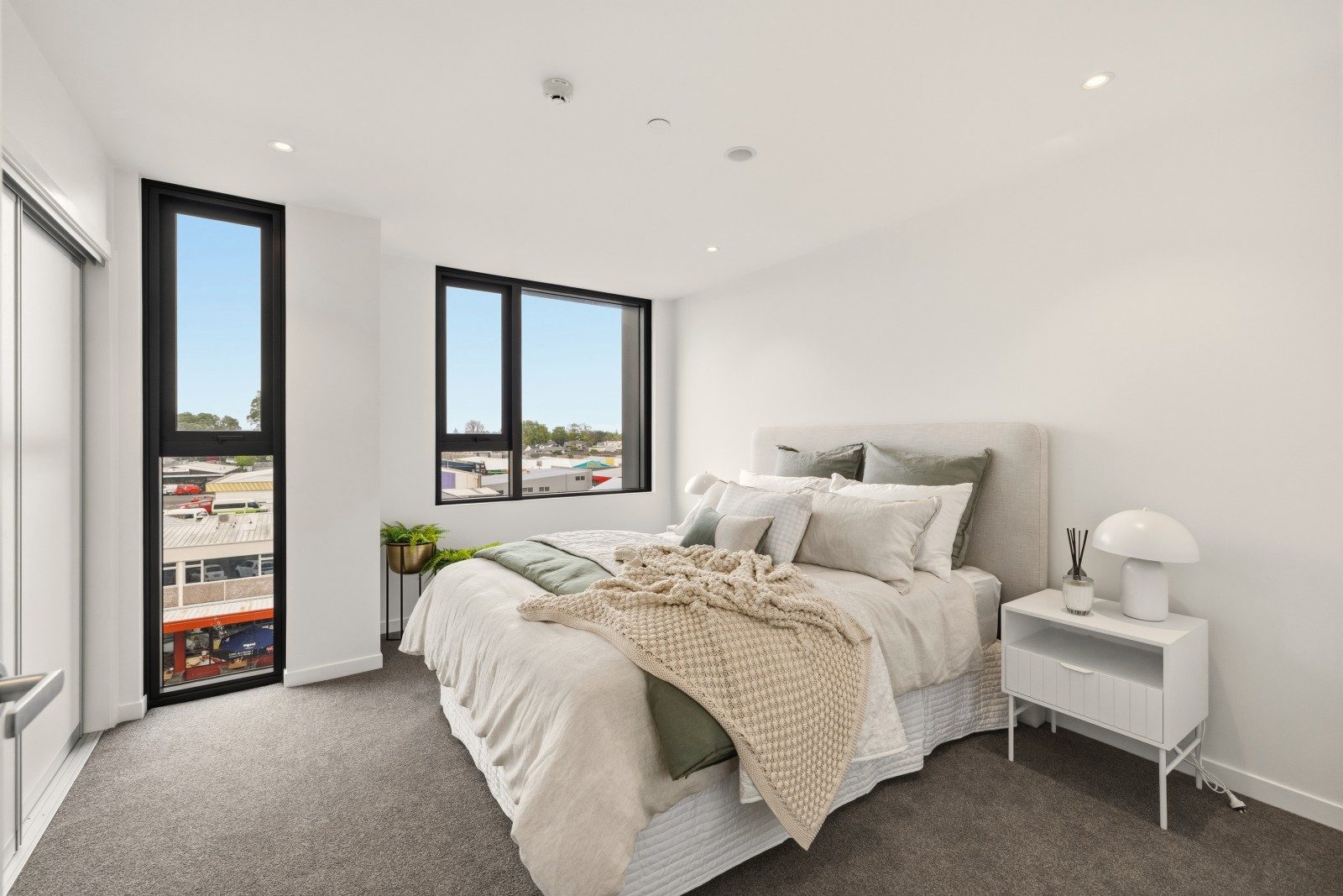 Brand New Garden Villa at Elizabeth Towers! — slide 11