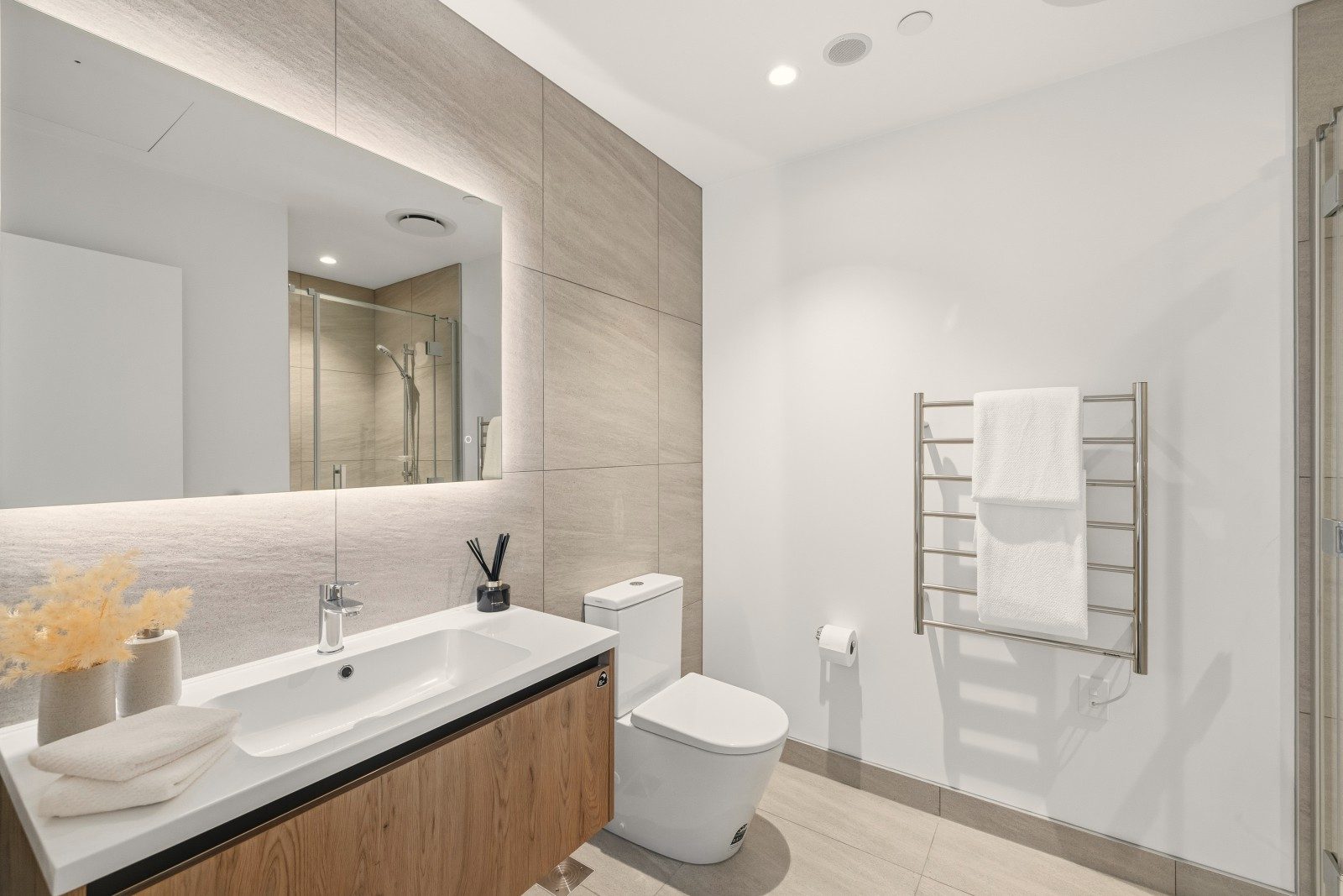 Brand New Garden Villa at Elizabeth Towers! — slide 13