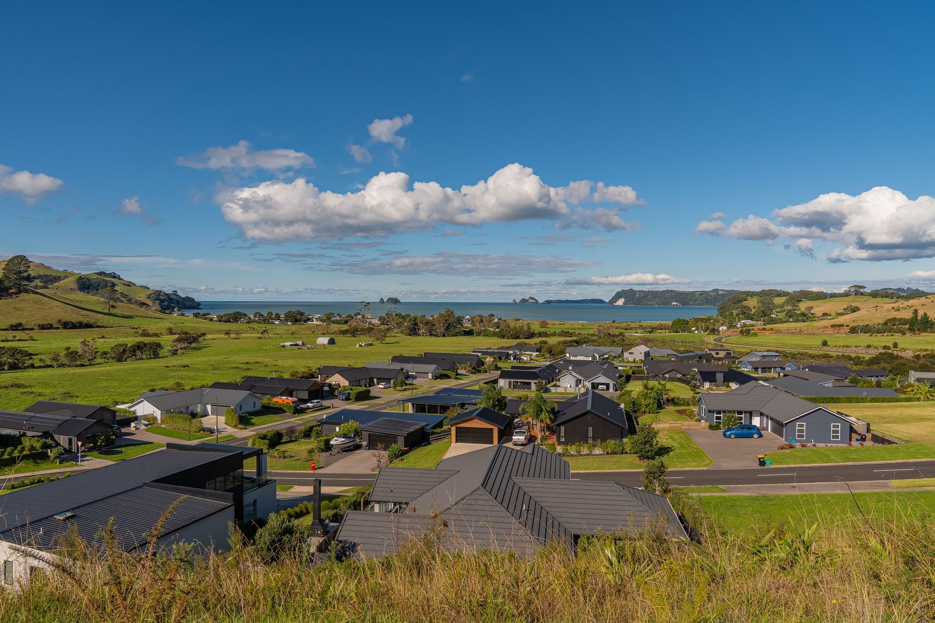 1385m2 SECTION OVERLOOKING SIMPSON'S BEACH — slide 2