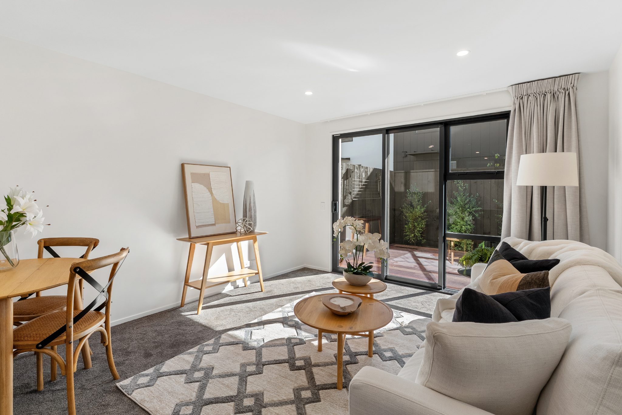 2 Bed, 2 Bath with a Carpark! — slide 2
