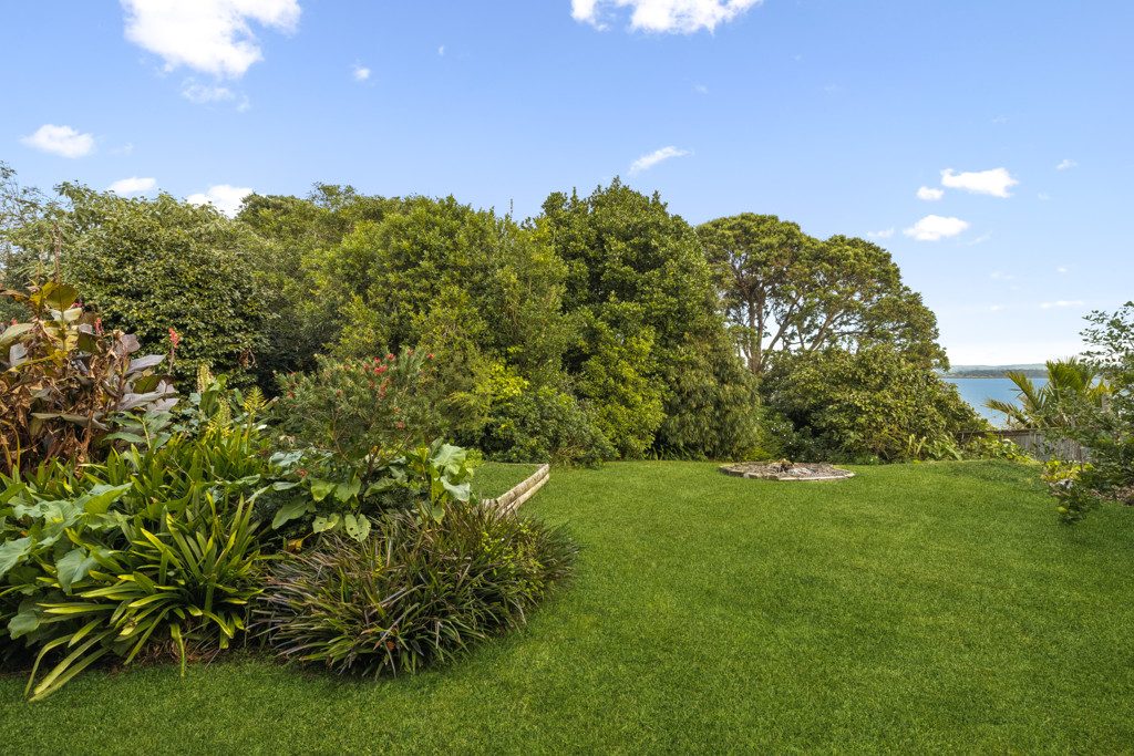 HARBOUR VIEWS; 1,012sqm LAND — slide 24