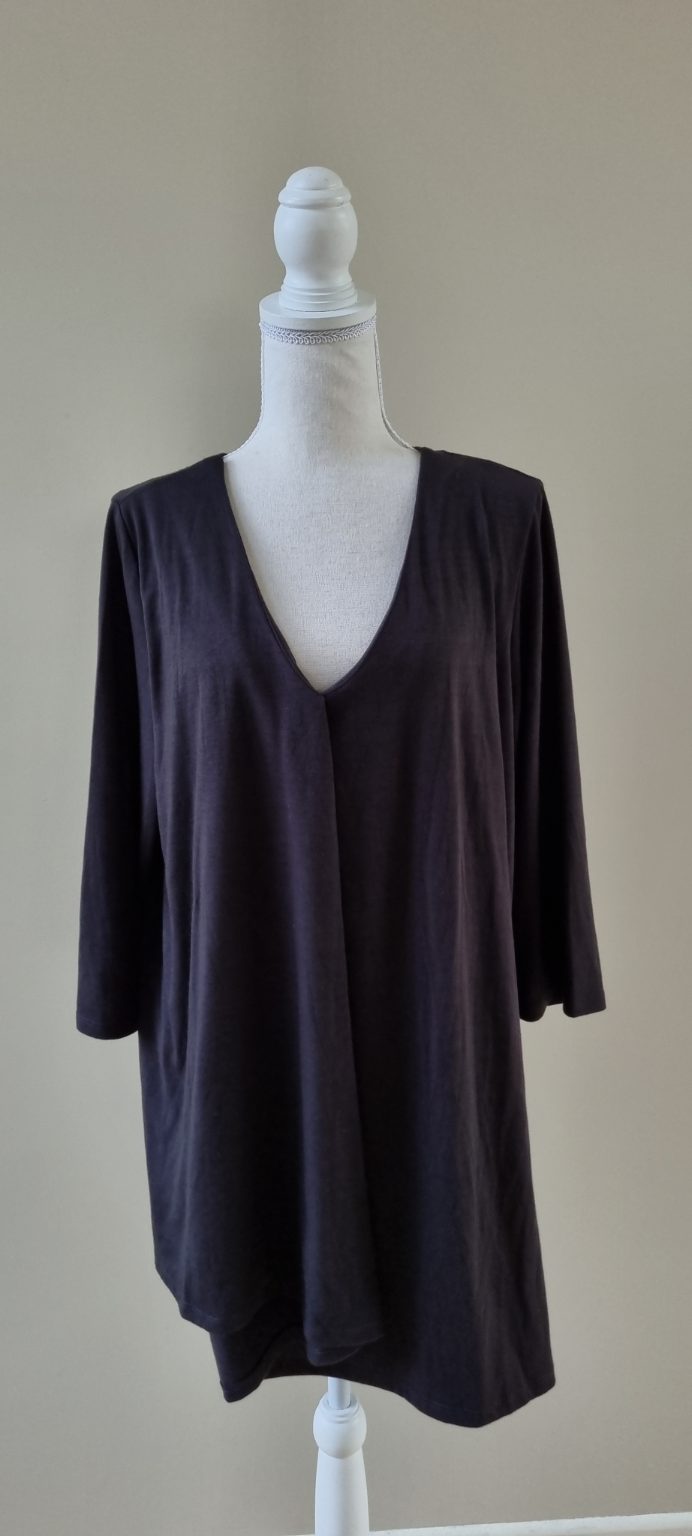 Sara Black Top Size 16