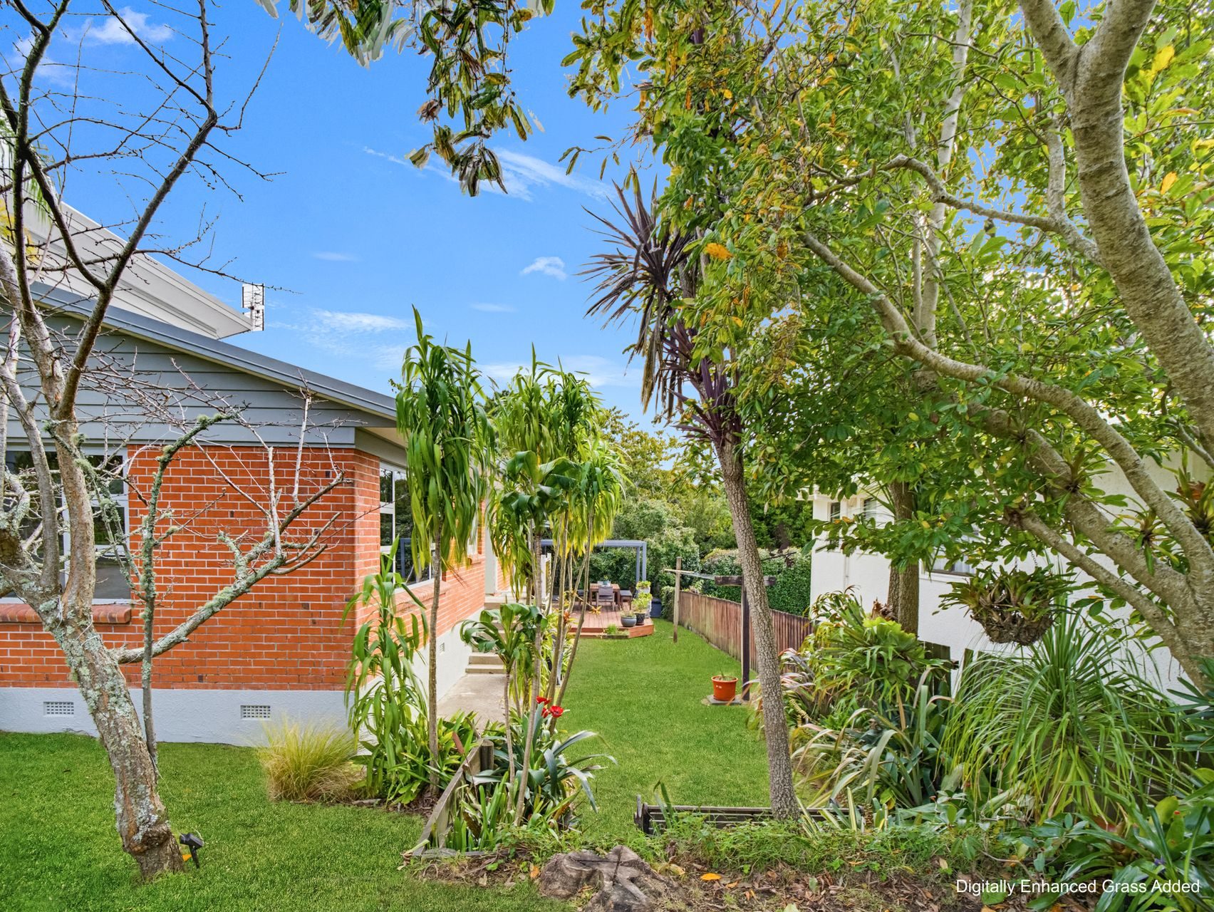 Green Outlooks and Split-Level Ease in Greerton — slide 26