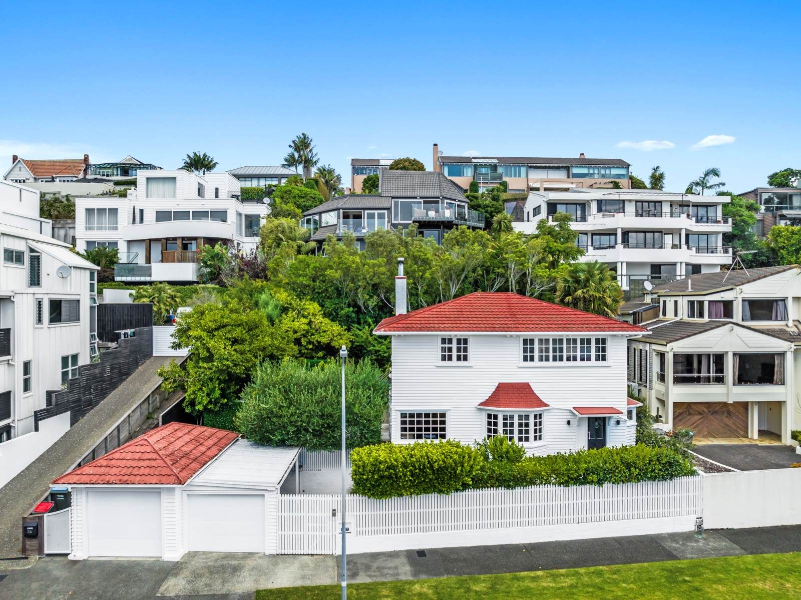 A DISTINGUISHED MISSION BAY RESIDENCE — slide 1
