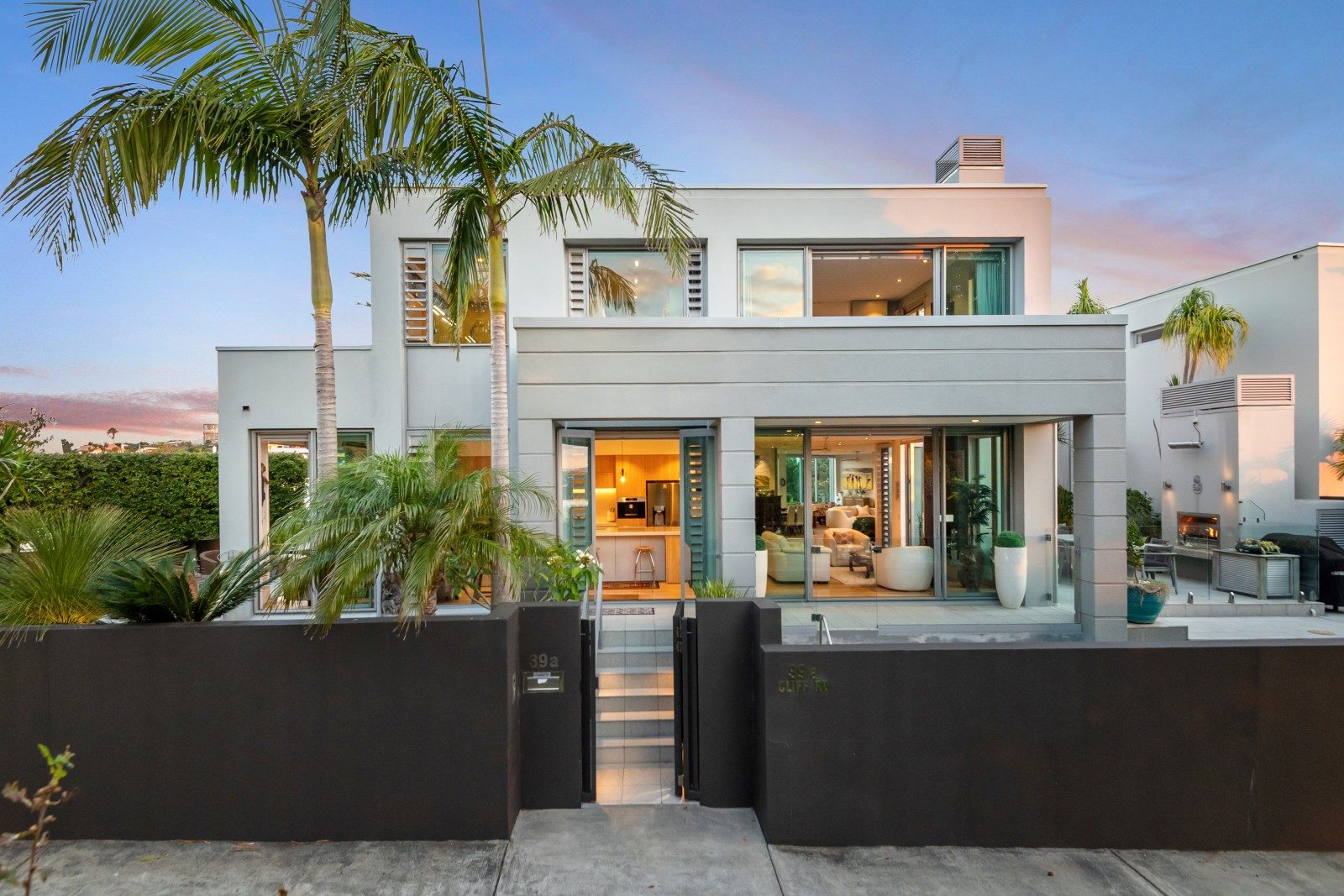 Grand Design, Privacy, Exceptional Lifestyle — slide 2