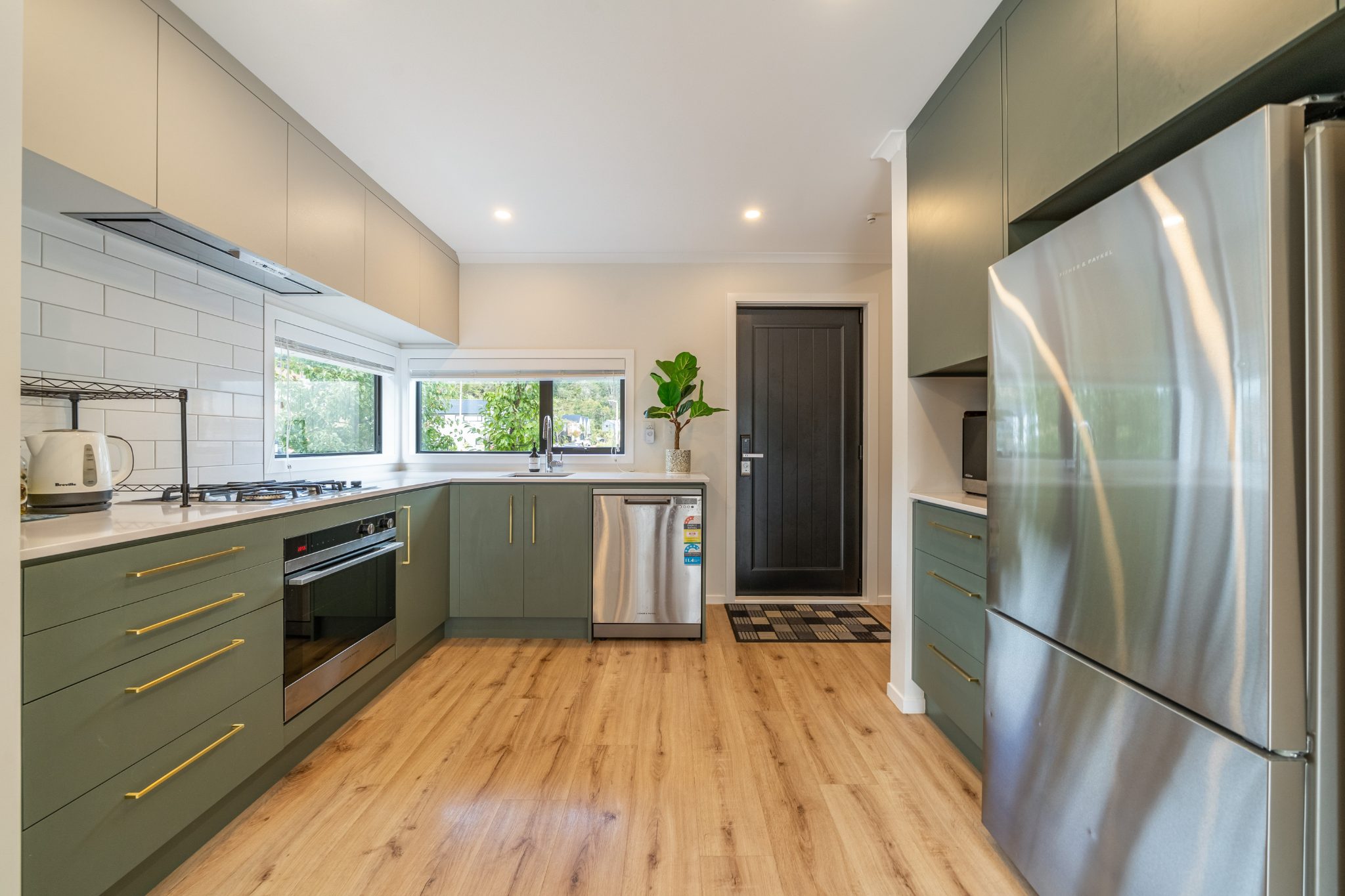 End Unit, Freehold, Must Be Sold — slide 1
