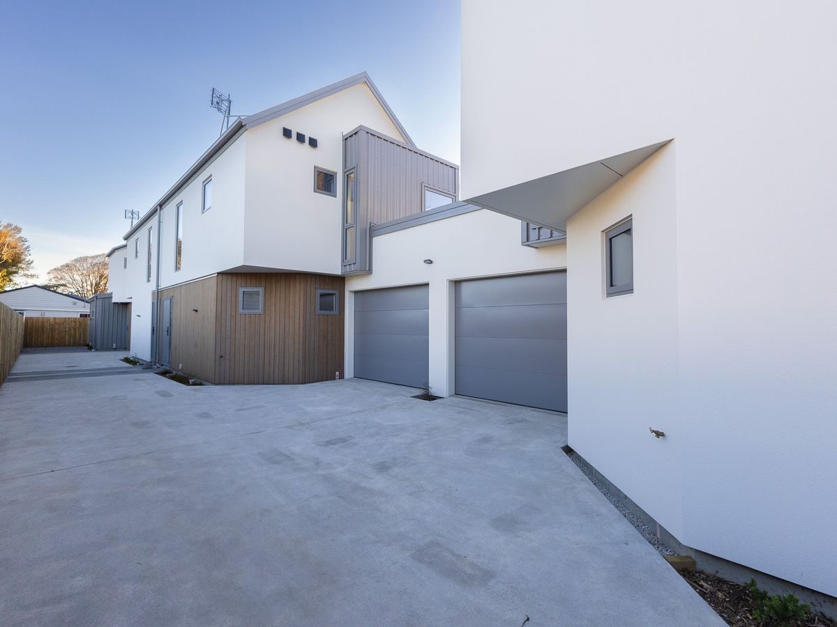 High Spec 2 bed + garage homes — slide 7
