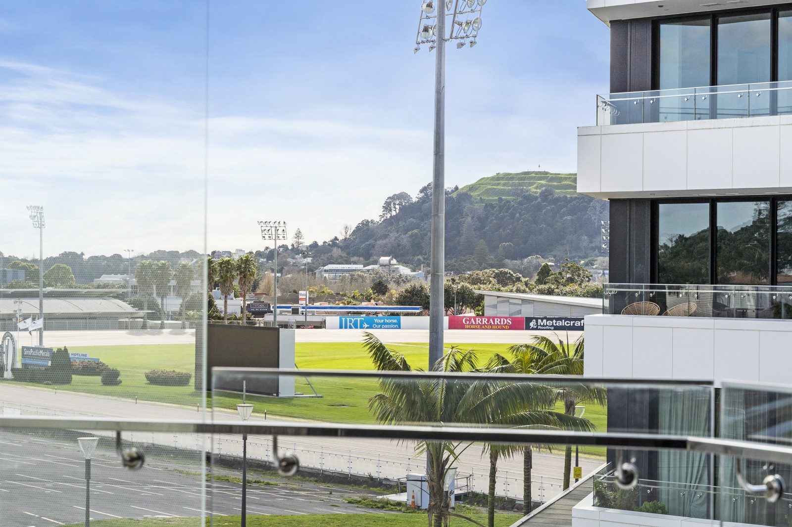Sunshine, spacious and north facing — slide 2