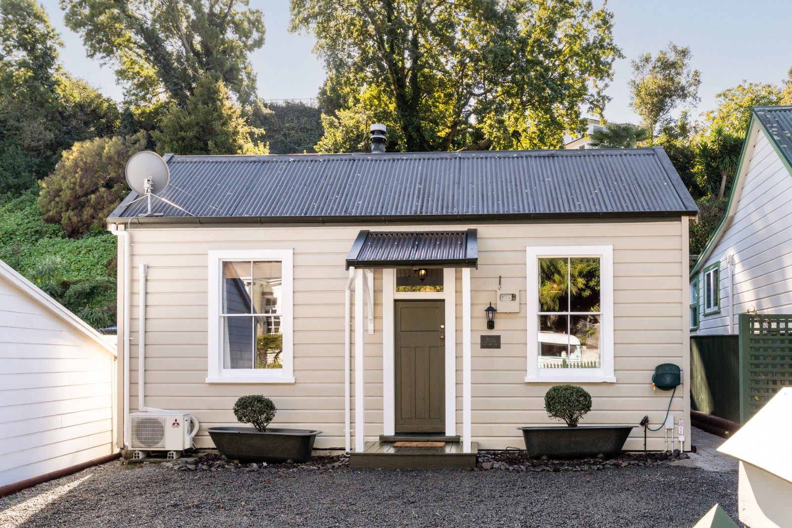 Milton Cottage, Character, Comfort, Courtyard — slide 24