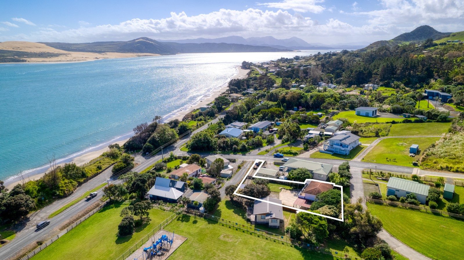 Dual-Level Living with Harbour Views — slide 18