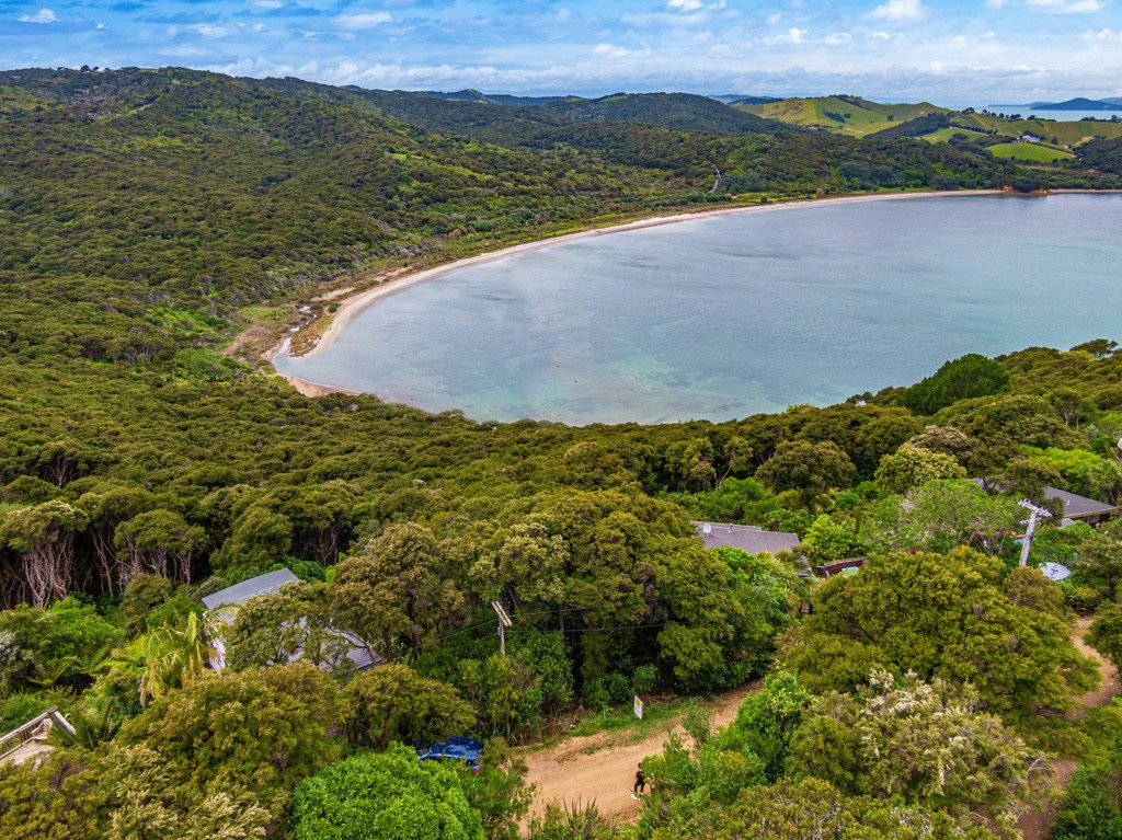 Elevated, peaceful, private sea & bush section — slide 2