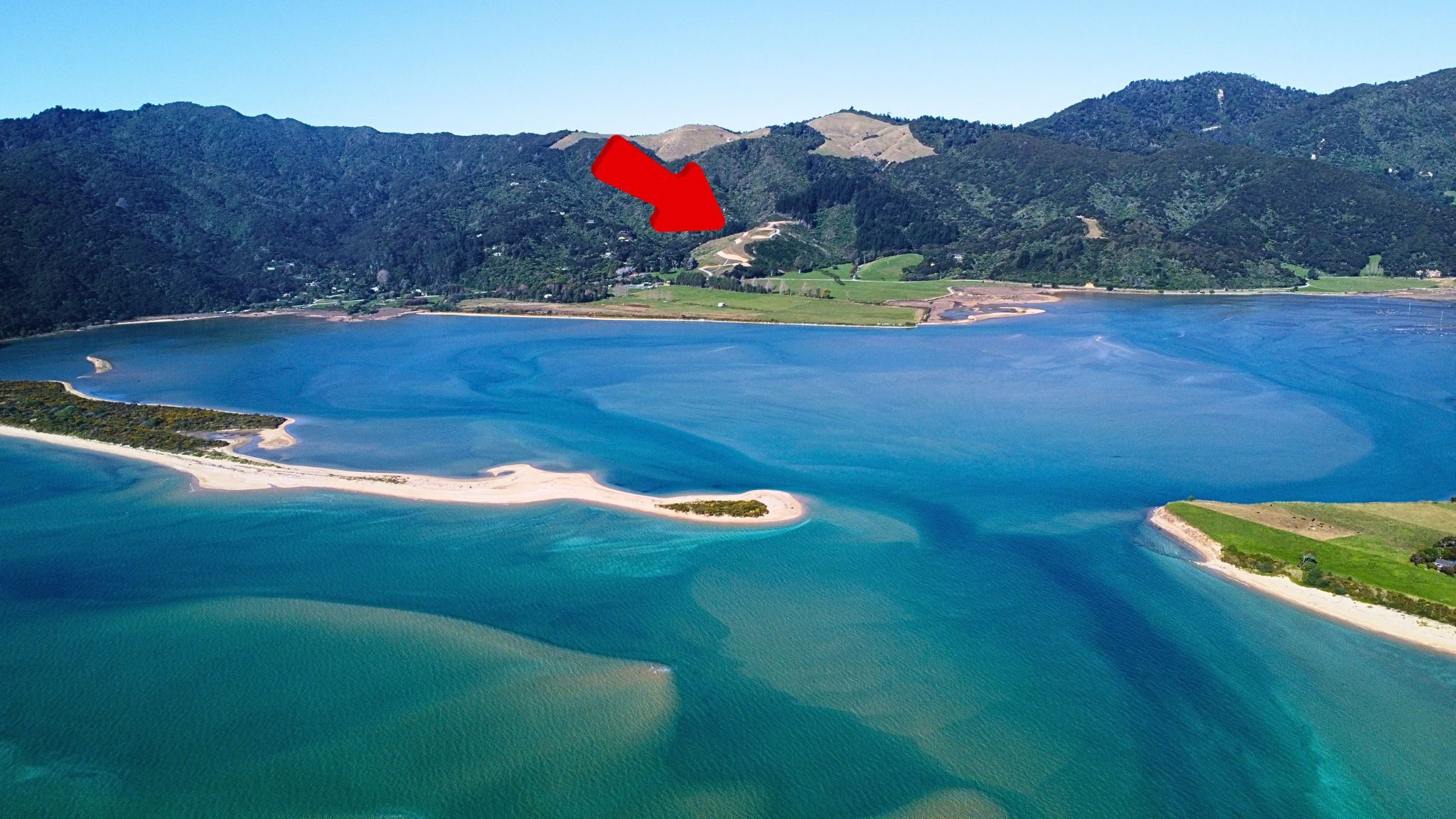 PRIME WAINUI BLOCKS WITH BREATHTAKING VIEWS — slide 1