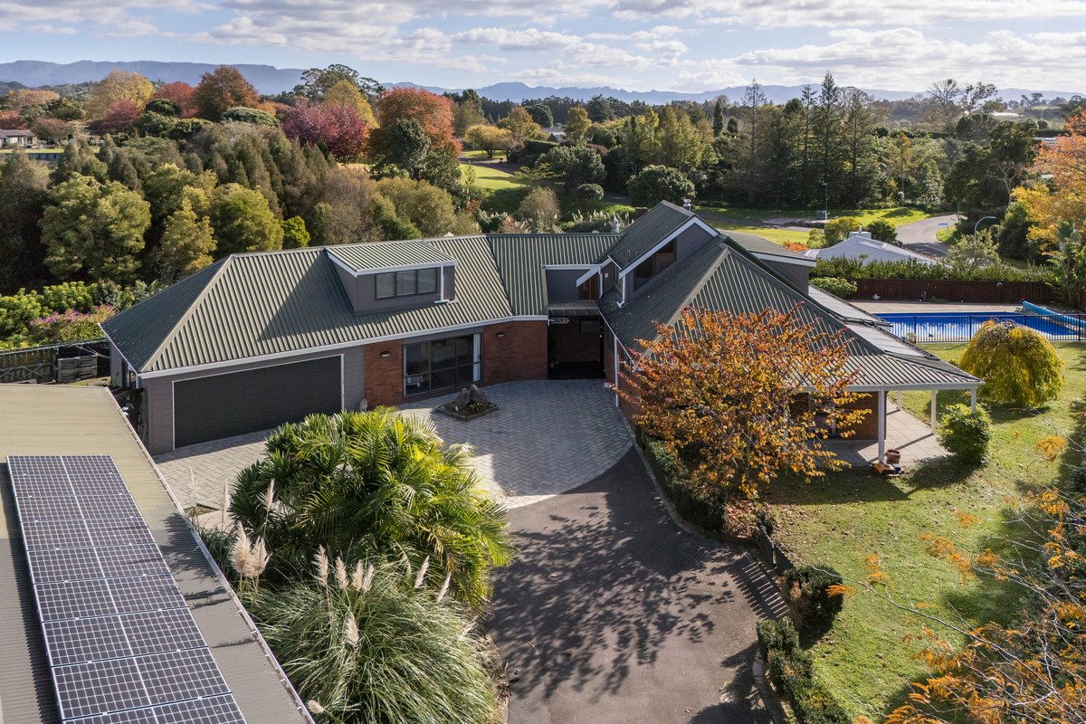 Spacious Coastal Living with Flexibility — slide 2