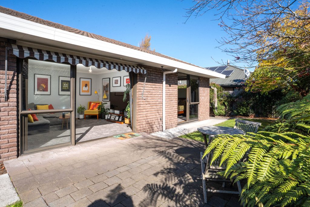 Effortless Living, Prime Location! — slide 9
