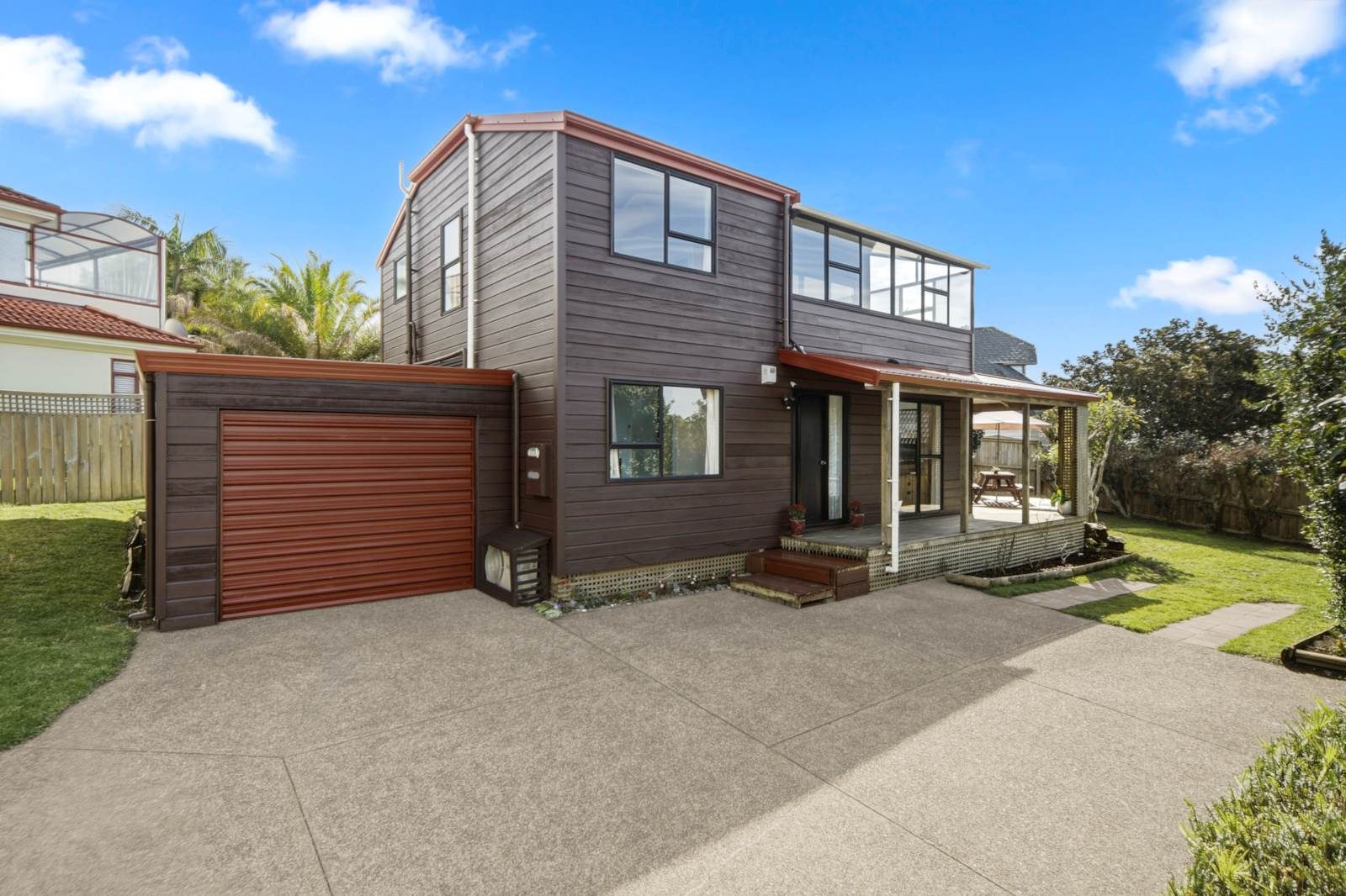 Sunny, Private & Cozy Living in Orakei — slide 2