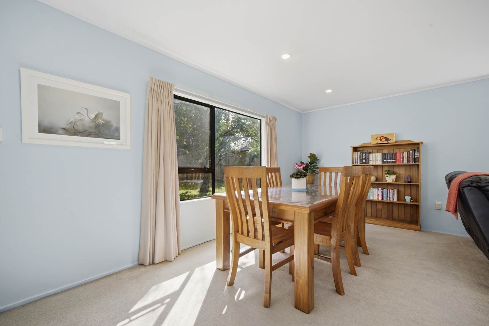 Sunny, Private & Cozy Living in Orakei — slide 6