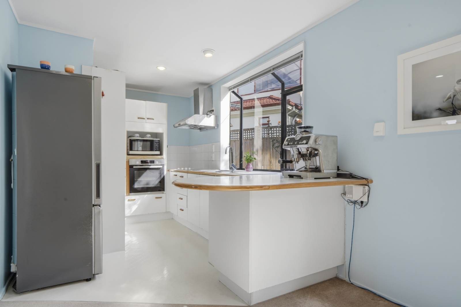 Sunny, Private & Cozy Living in Orakei — slide 8