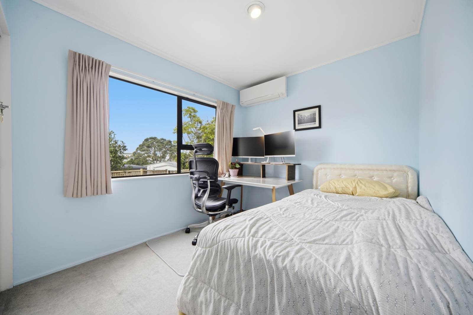 Sunny, Private & Cozy Living in Orakei — slide 14