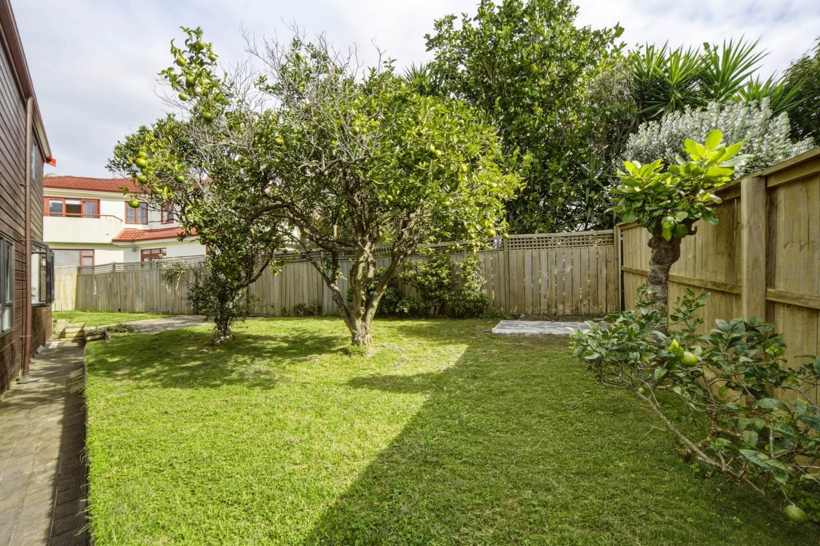 Sunny, Private & Cozy Living in Orakei — slide 26