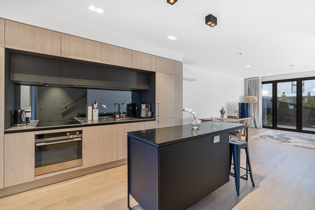 Luxury City Living - Must Be Sold — slide 2