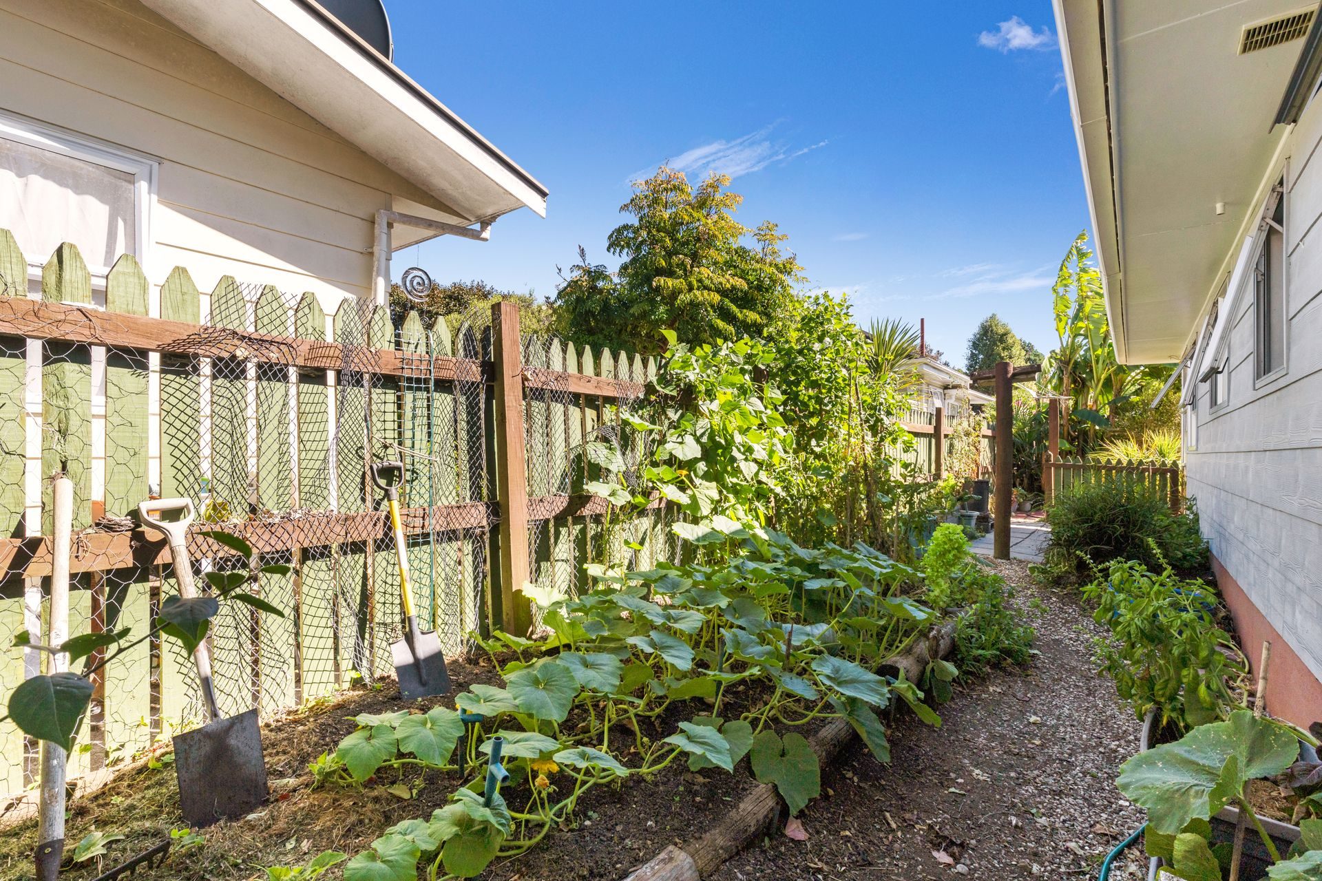 Garden Calm in a Central Setting — slide 19
