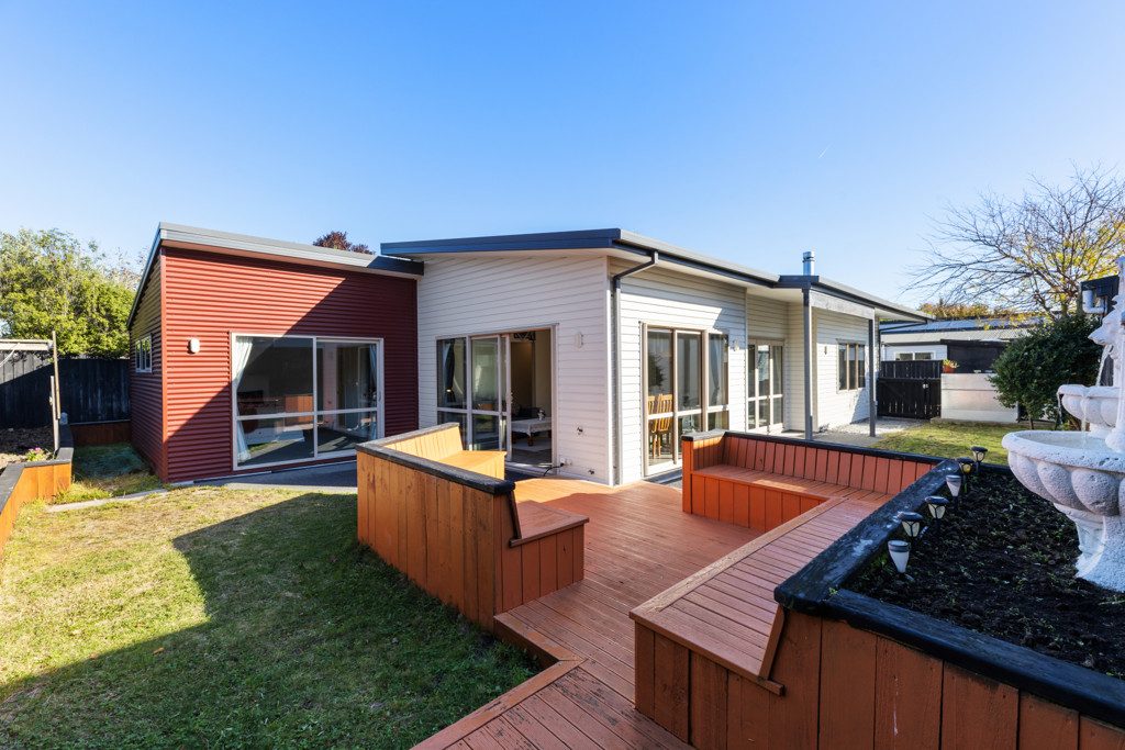 High Ceilings, Hot Pools, and Supersized Garaging! — slide 8
