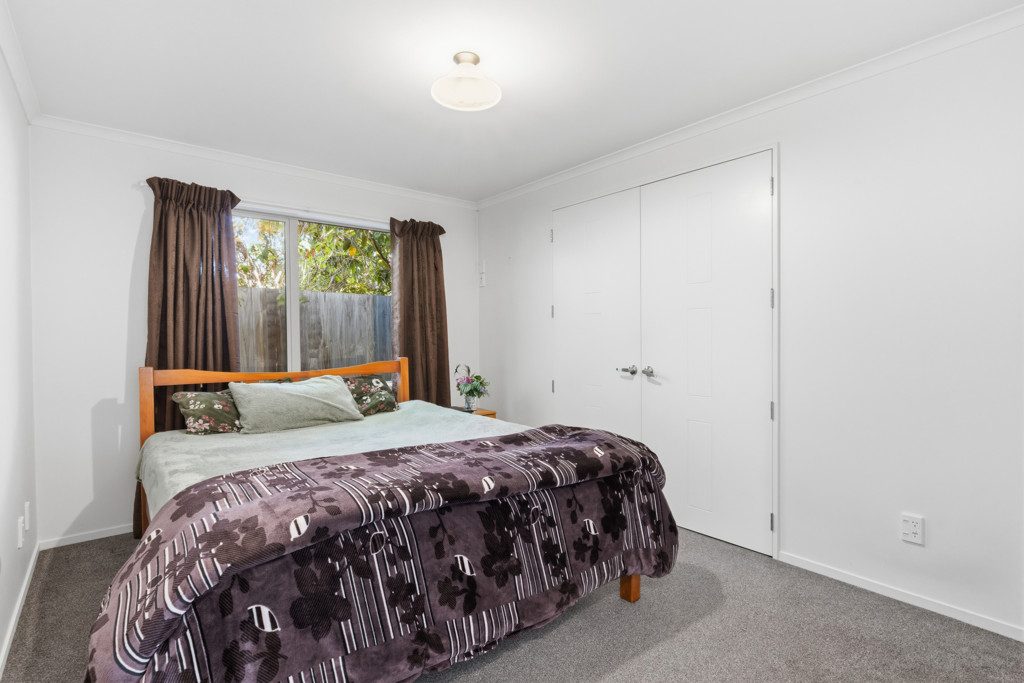 High Ceilings, Hot Pools, and Supersized Garaging! — slide 7