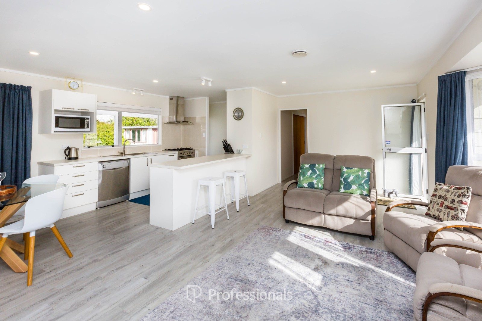 3 Bedrooms Plus That Little Extra — slide 9