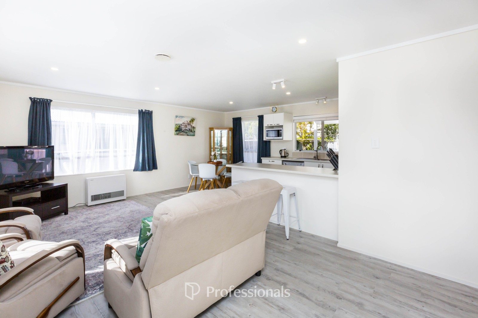 3 Bedrooms Plus That Little Extra — slide 10