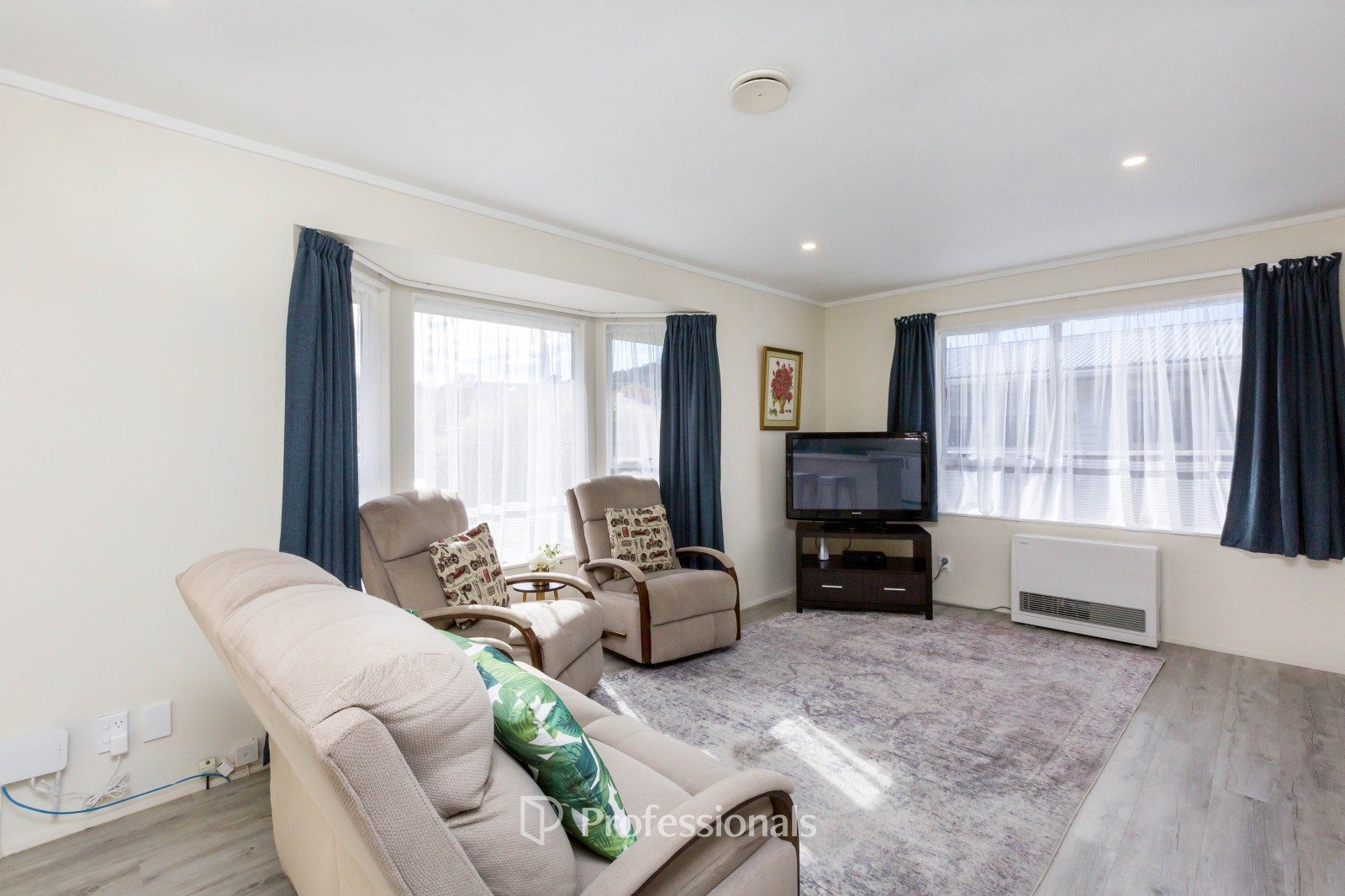 3 Bedrooms Plus That Little Extra — slide 11