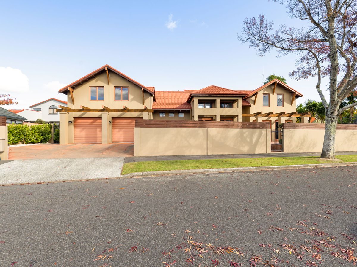 Prestigious family living in Hokowhitu — slide 1