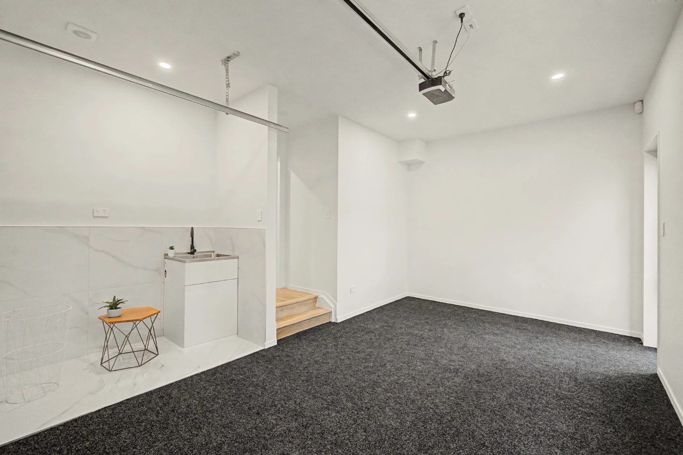 Modern Living at 32 Grande Vue Road, Hillpark — slide 11