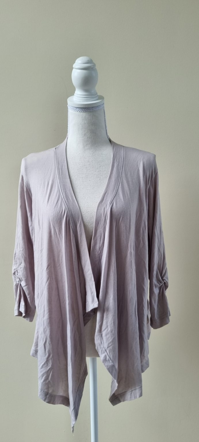 Hall Shrug size L