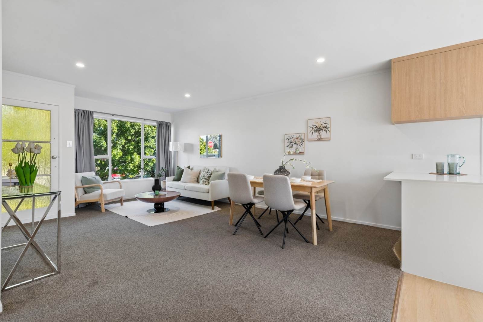 Renovated to Perfection – Your Modern Starter — slide 6