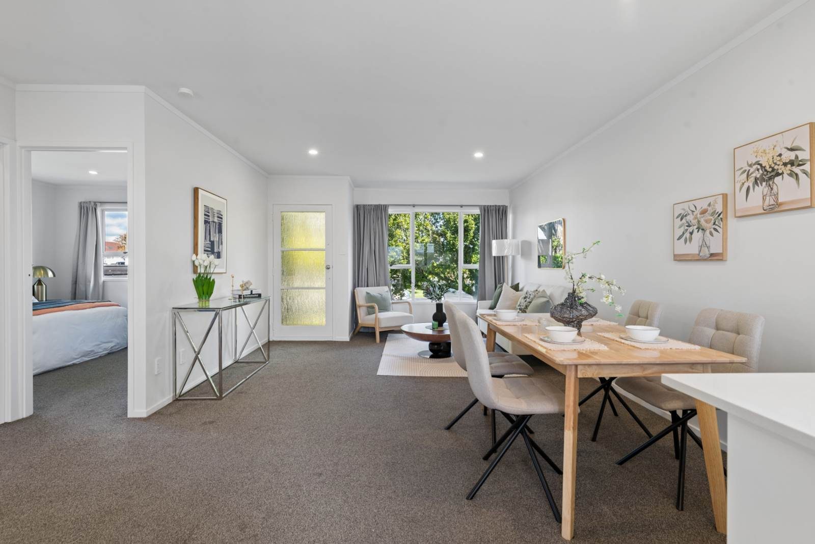 Renovated to Perfection – Your Modern Starter — slide 7