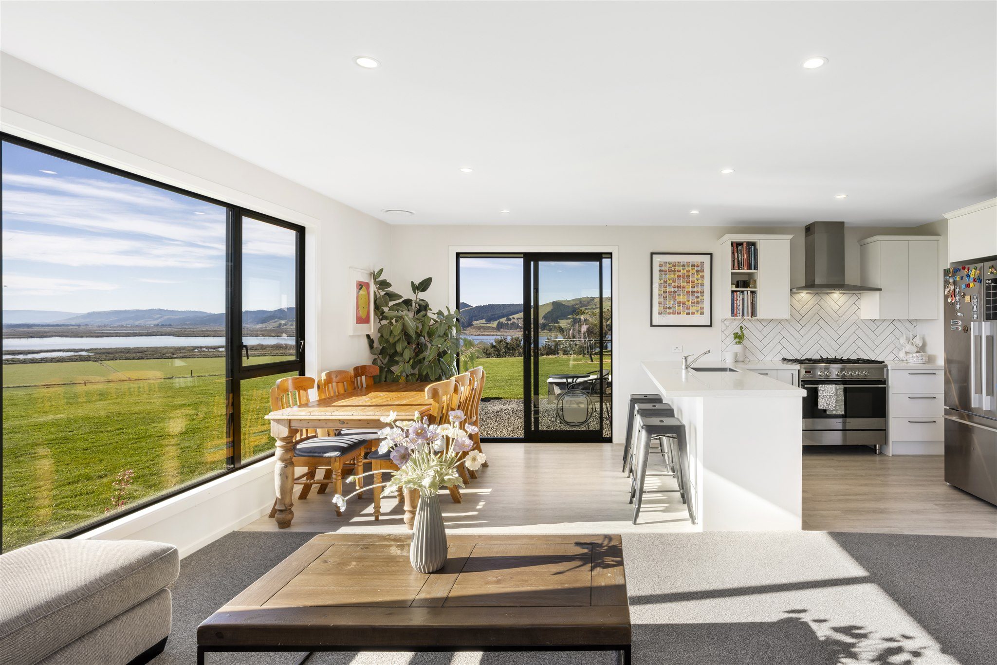 Modern peaceful living, stunning setting — slide 2