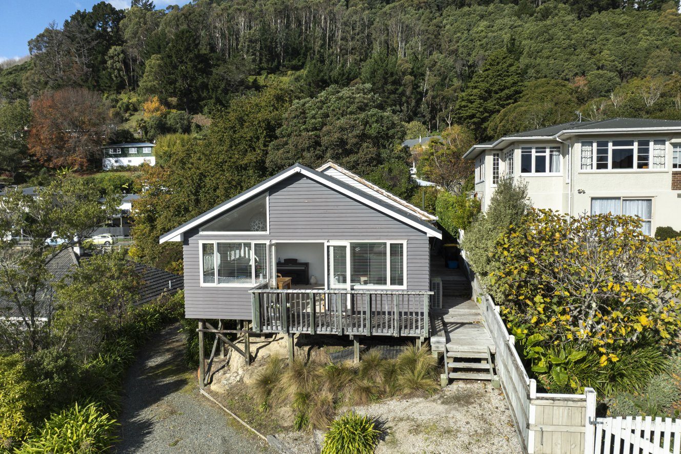 Fabulous Outlook, Sunny Family Home! — slide 24