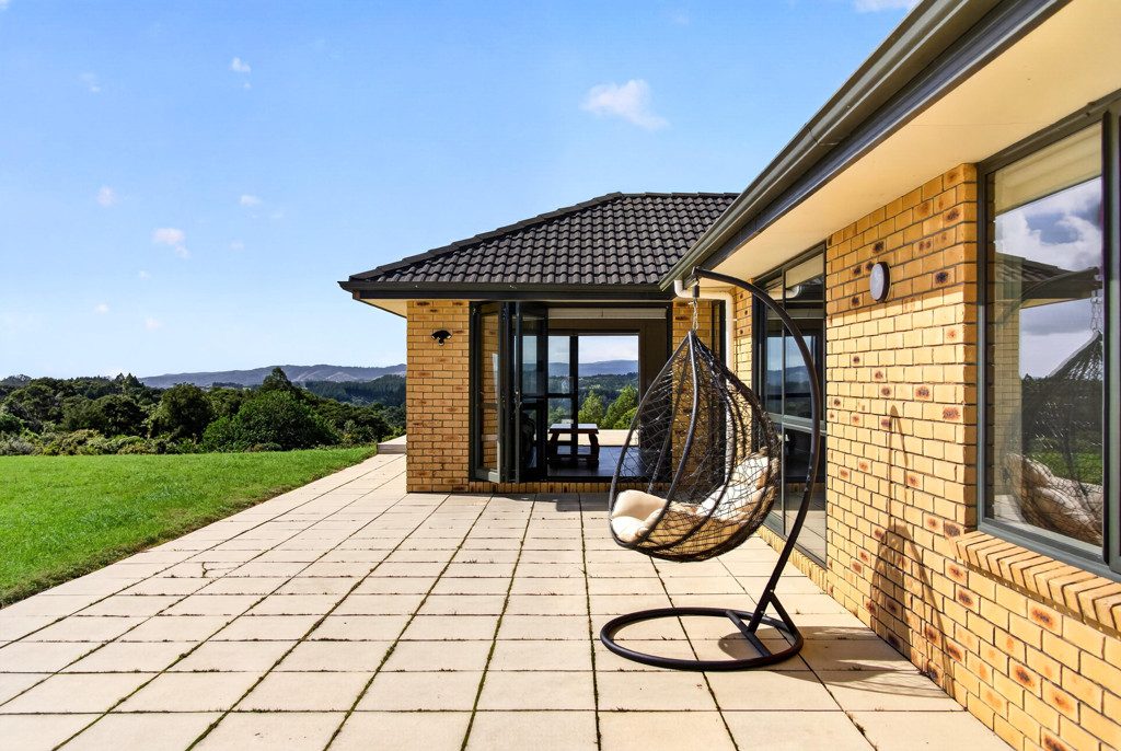Country Escape - Minutes From Town! — slide 1