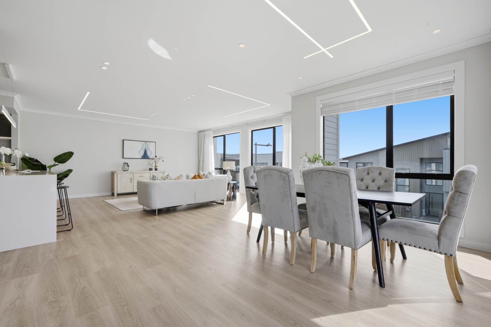 Modern Coastal Living Meets Everyday Convenience — slide 5