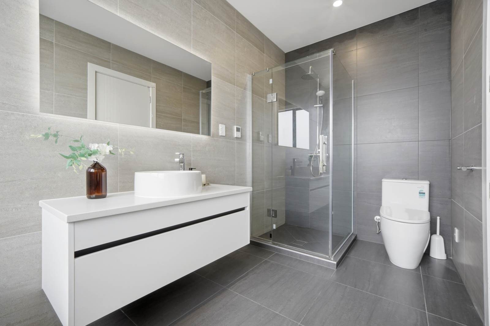 Modern Coastal Living Meets Everyday Convenience — slide 20