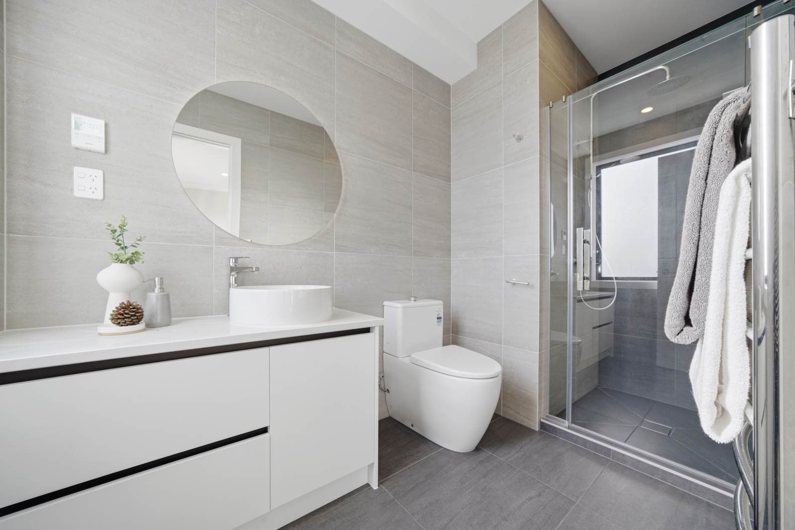 Modern Coastal Living Meets Everyday Convenience — slide 18