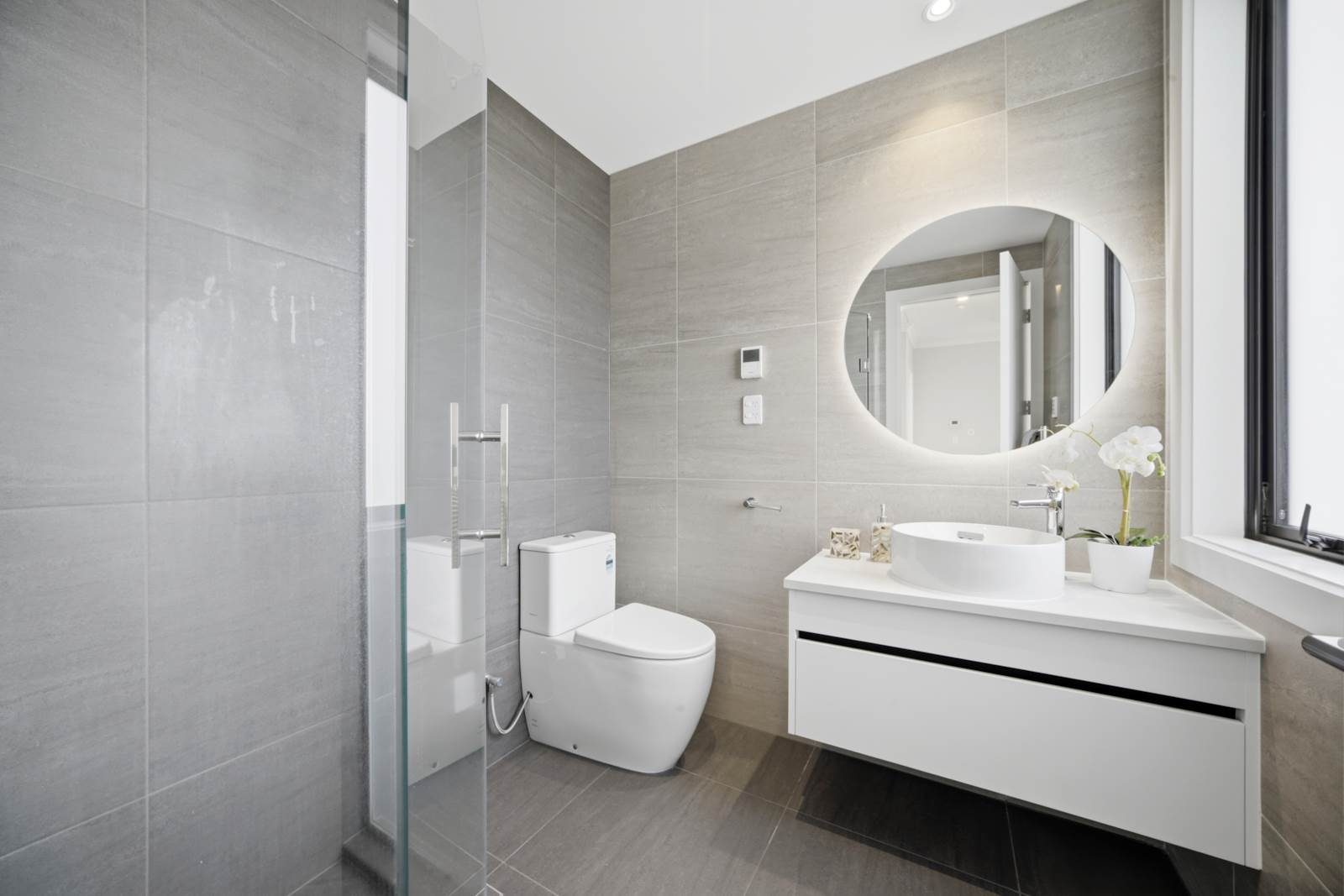 Modern Coastal Living Meets Everyday Convenience — slide 24